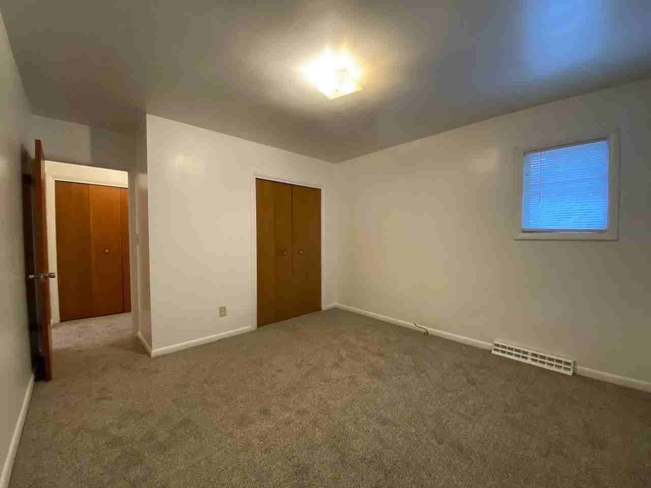 311 Everett St - Photo 6 of 8