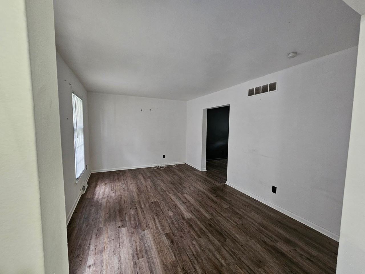 305 Macarthur Dr - Photo 2 of 11