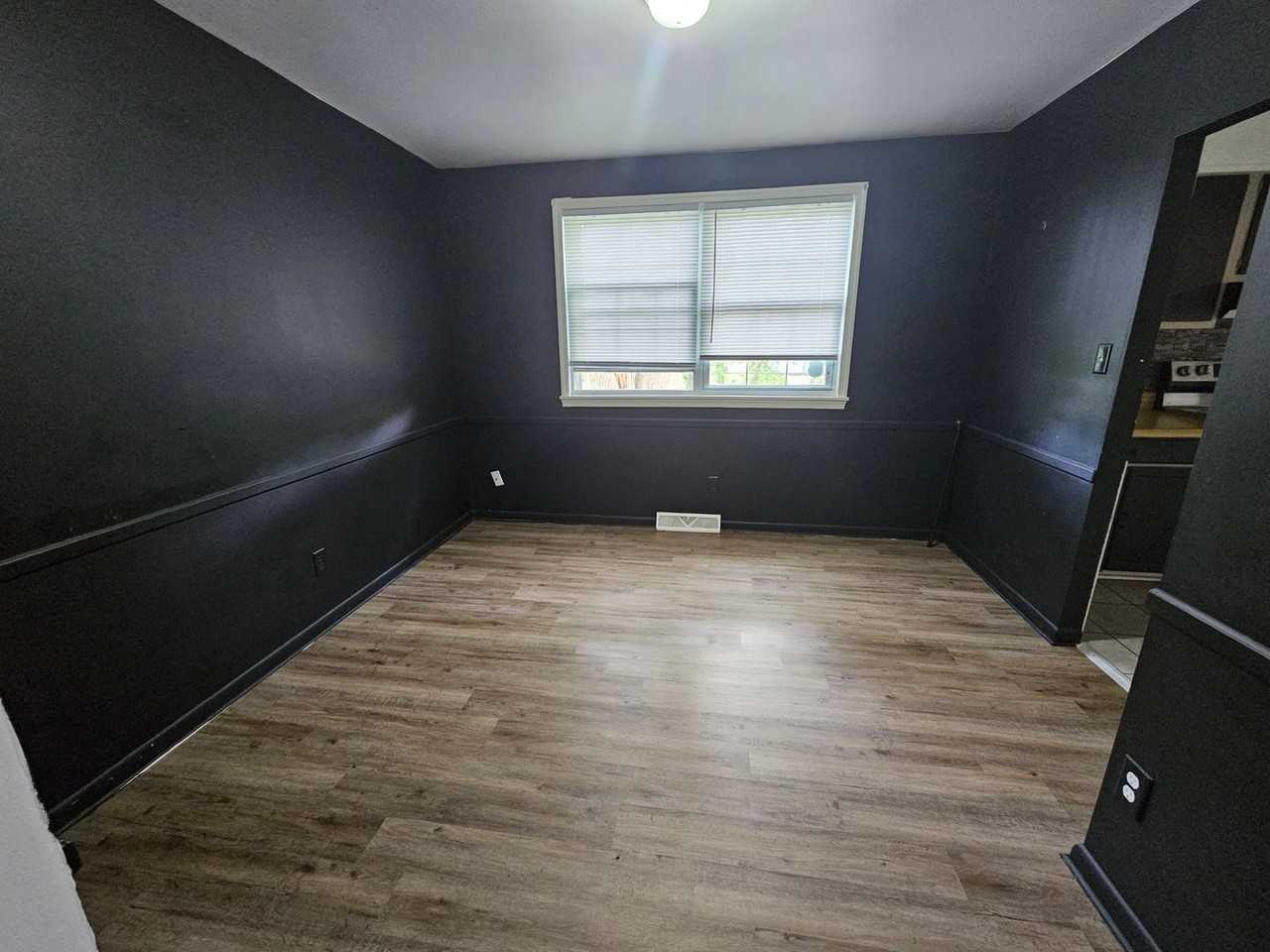 305 Macarthur Dr - Photo 4 of 11