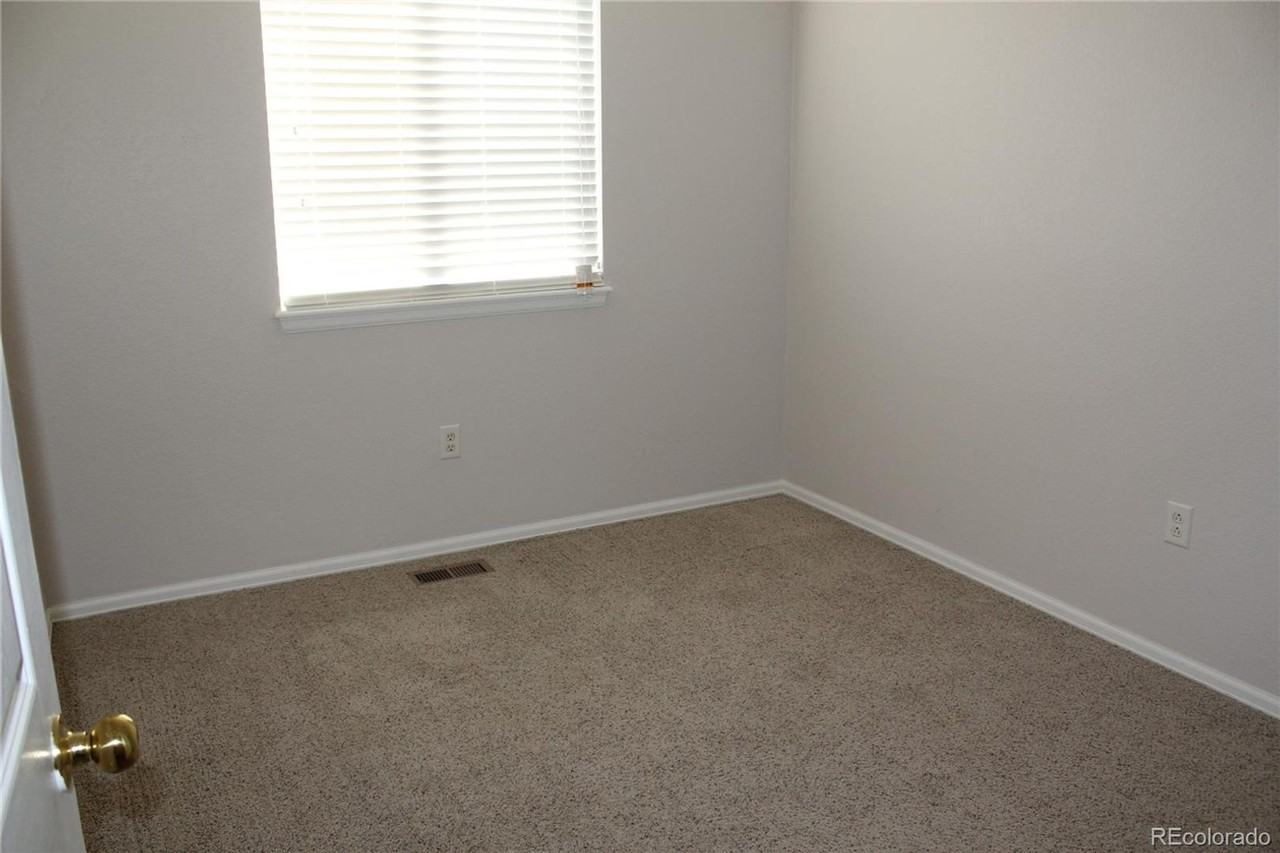 21795 Farmingdale Way - Photo 2 of 28