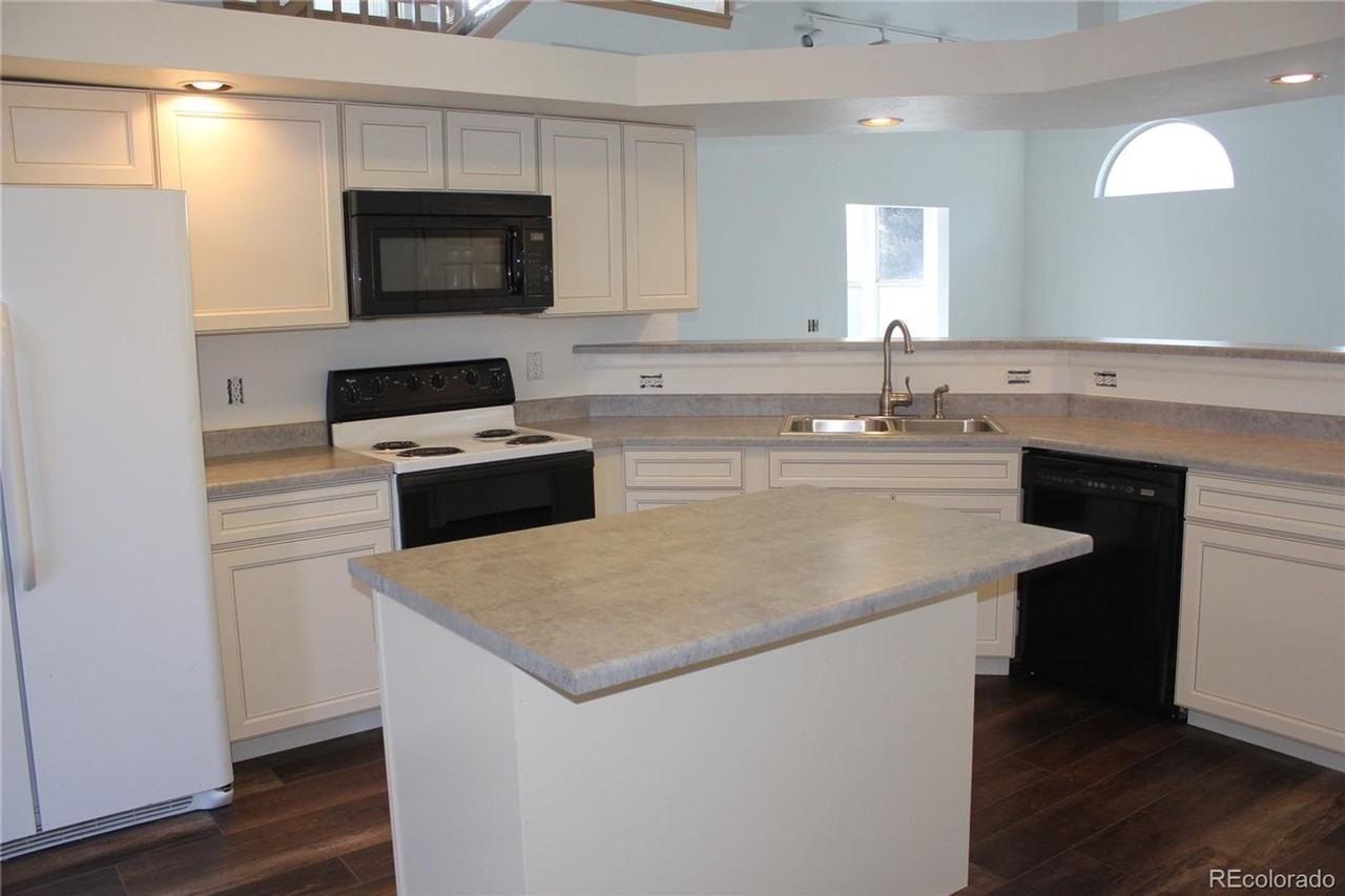 21795 Farmingdale Way - Photo 2 of 28