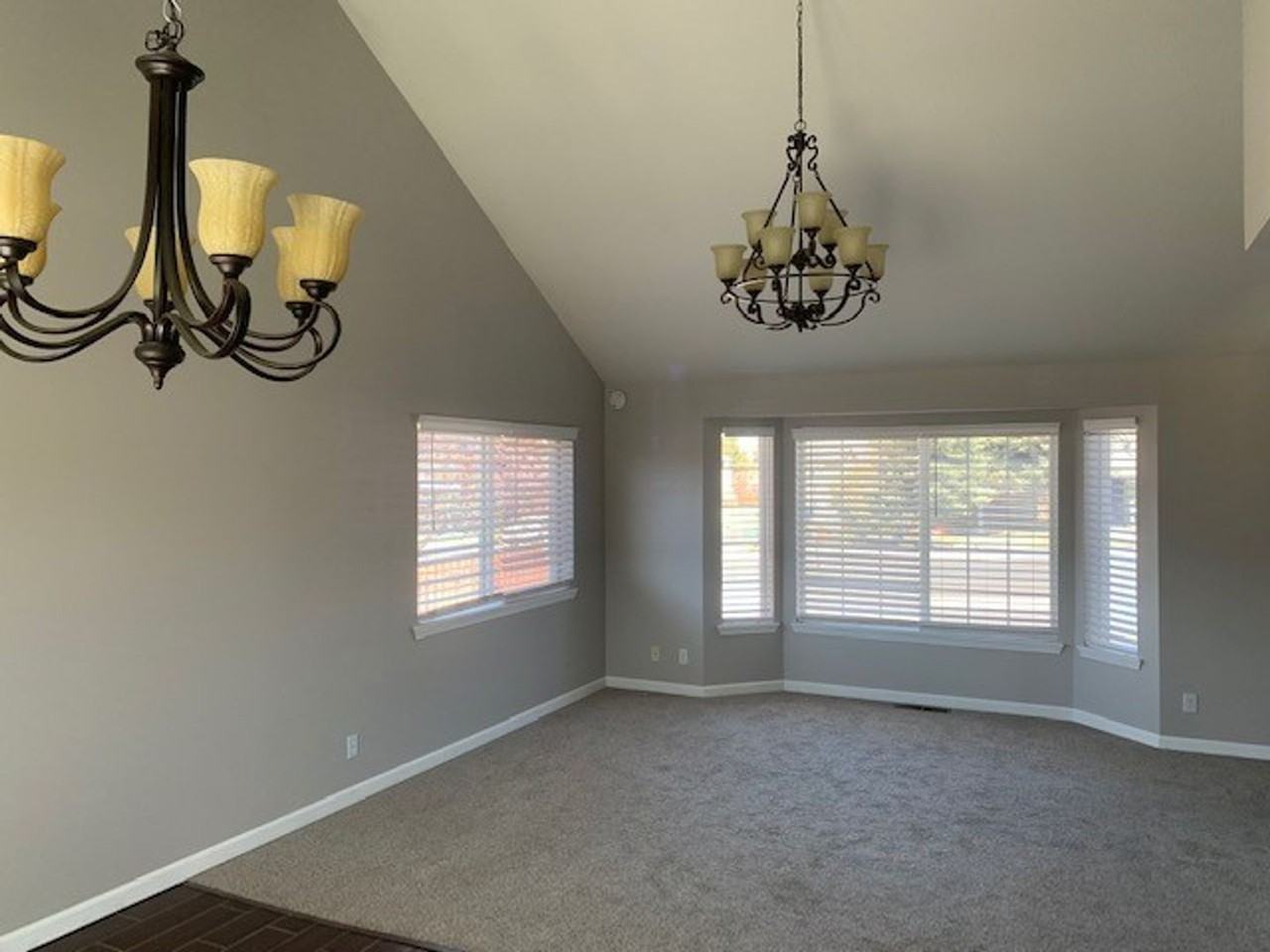 876 Ne Locksley Dr - Photo 4 of 27