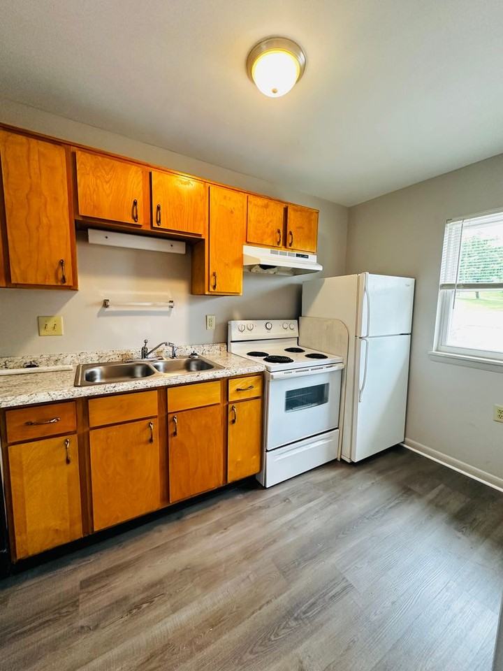 1218 Reservoir St - Photo 2 of 7