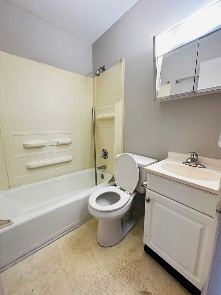 1218 Reservoir St - Photo 4 of 7