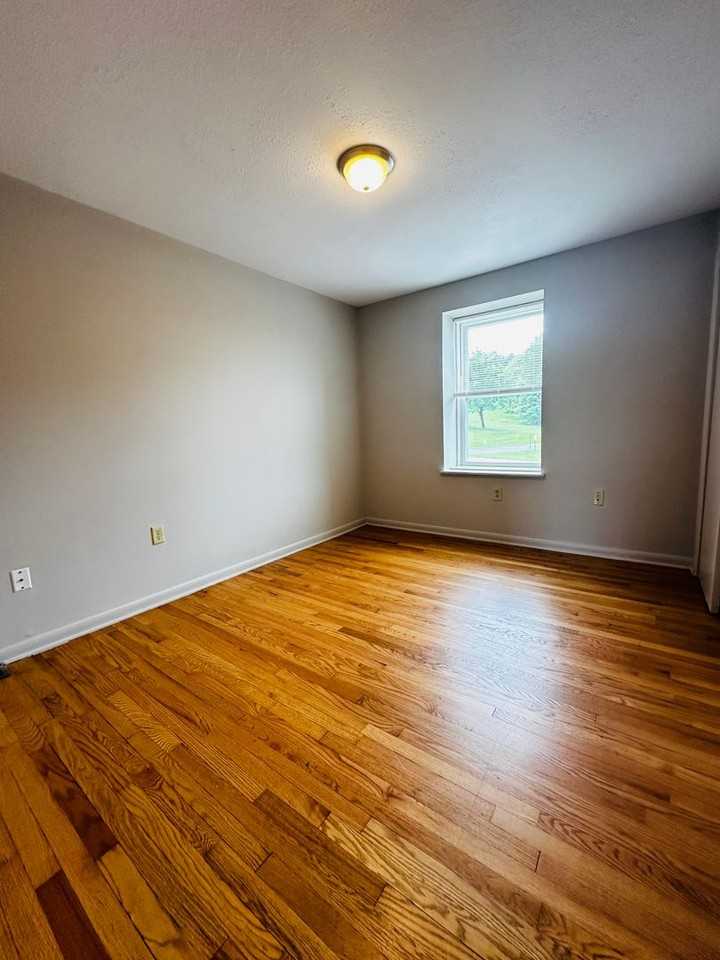 1218 Reservoir St - Photo 5 of 7