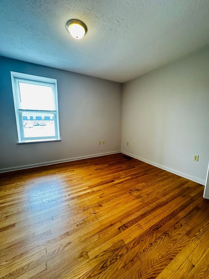 1218 Reservoir St - Photo 6 of 7