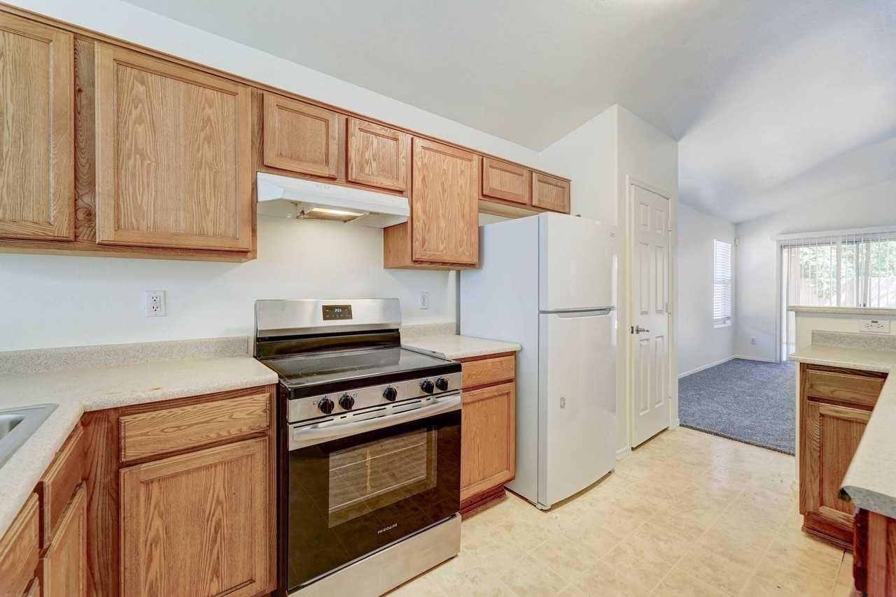 6610 W Hughes Dr - Photo 6 of 28