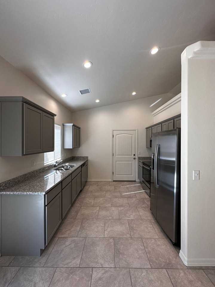 3338 N Lomalai St - Photo 4 of 12