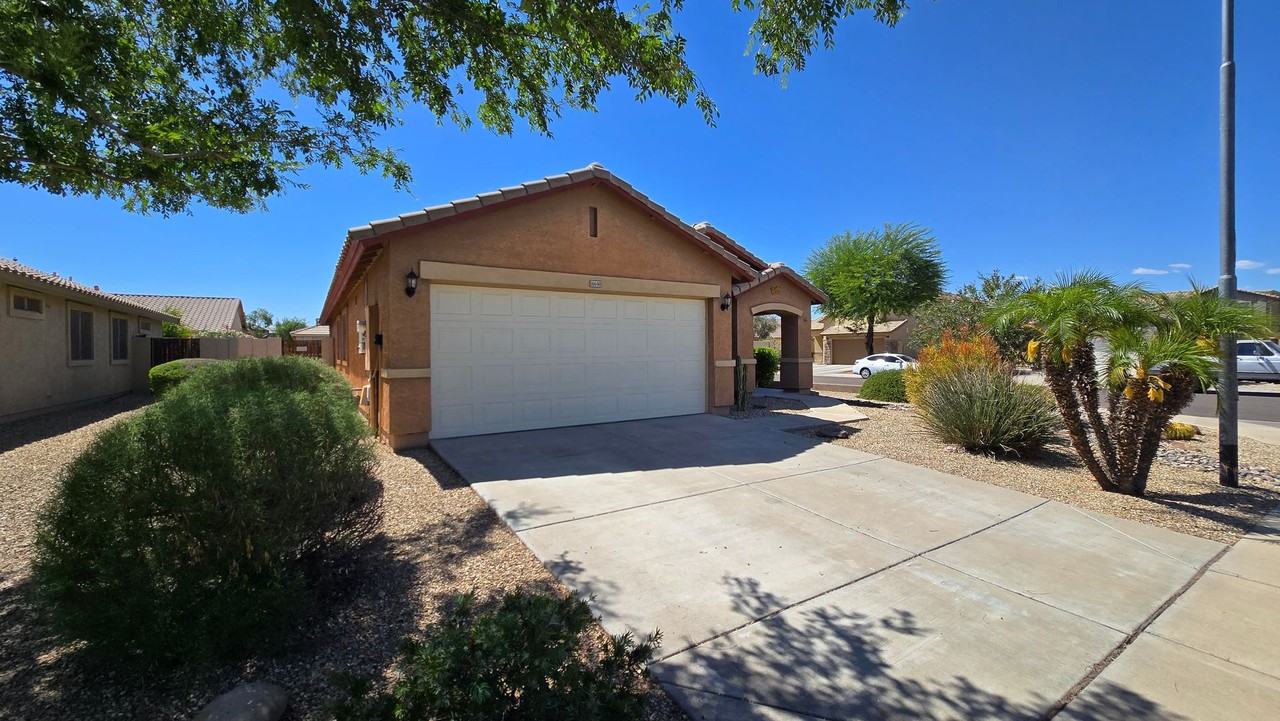 16640 N 153rd Ct - Photo 3 of 31