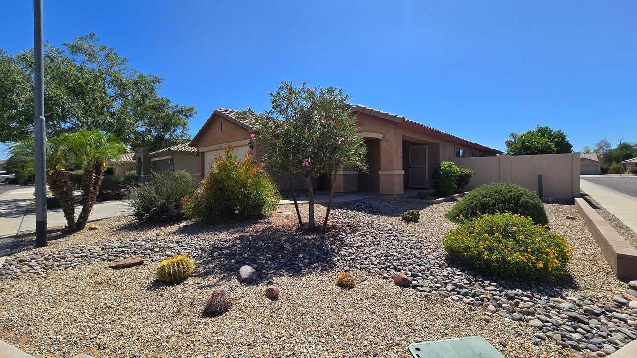 16640 N 153rd Ct - Photo 4 of 31