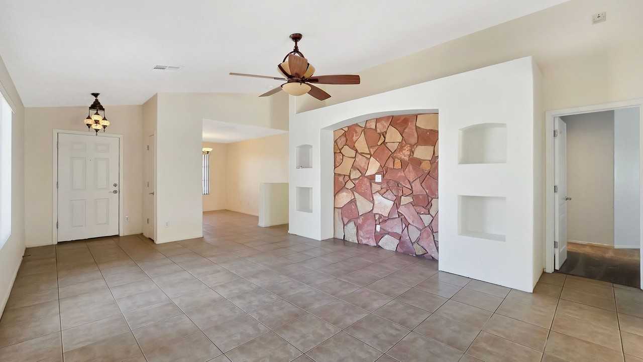 16640 N 153rd Ct - Photo 7 of 31
