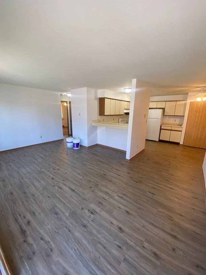 W201N16633 Hemlock St - Photo 4 of 15