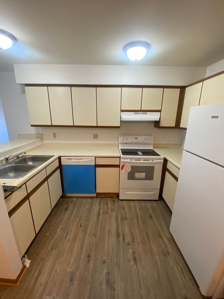 W201N16633 Hemlock St - Photo 5 of 15