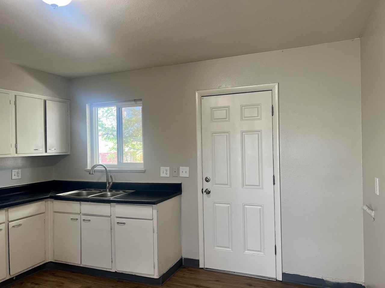 7115 Stuart St - Photo 6 of 13