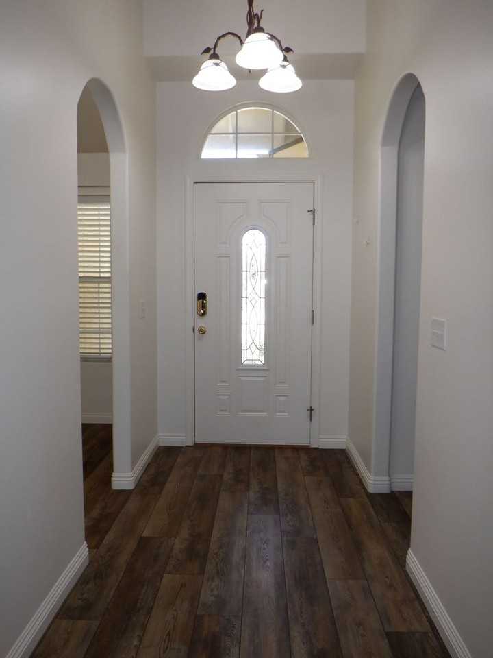 102 Mesquite Dr - Photo 3 of 19