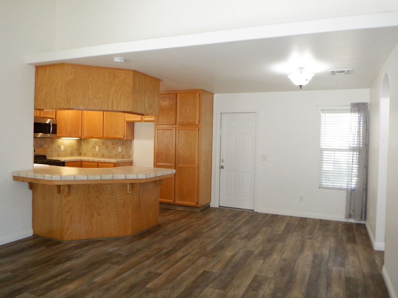 102 Mesquite Dr - Photo 4 of 19