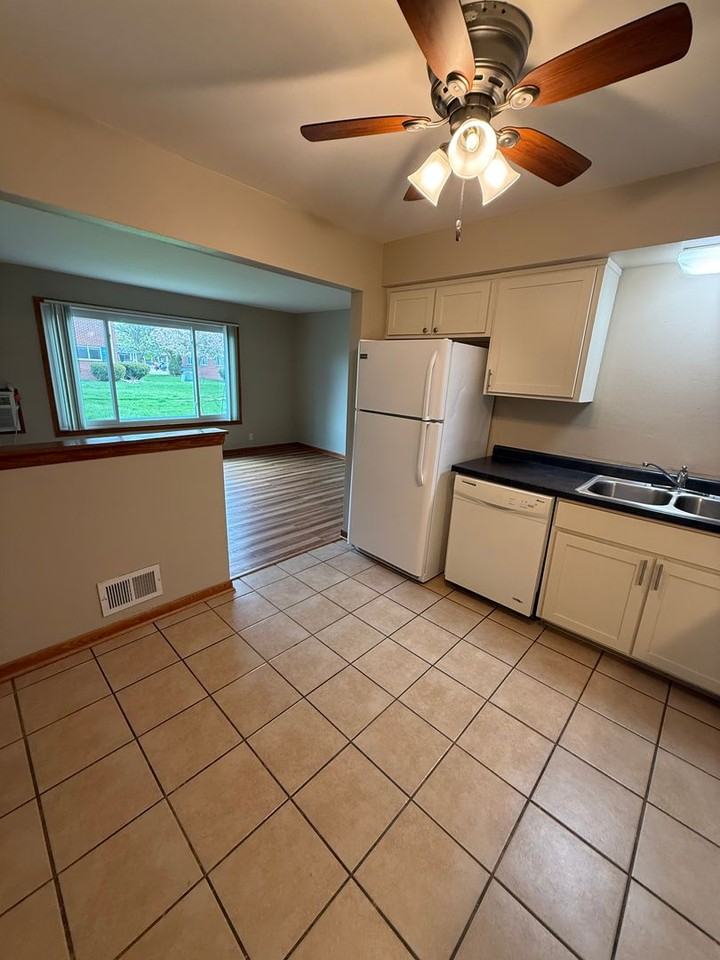 744 Evergreen Dr - Photo 7 of 16
