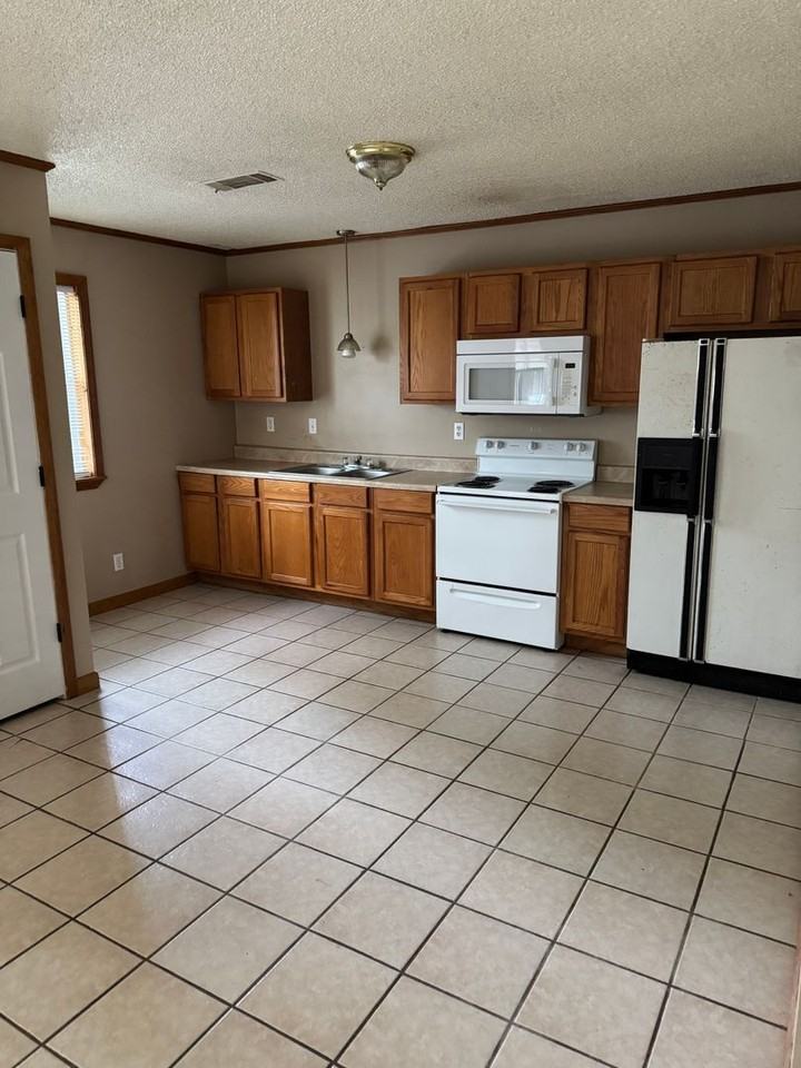 903 Paul St - Photo 2 of 6