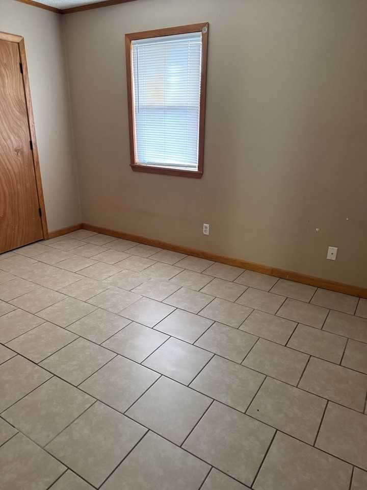 903 Paul St - Photo 3 of 6