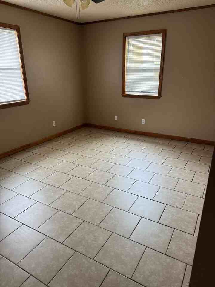 903 Paul St - Photo 5 of 6