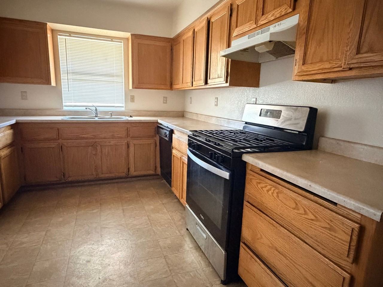 8449 Viburnum Ave - Photo 4 of 11