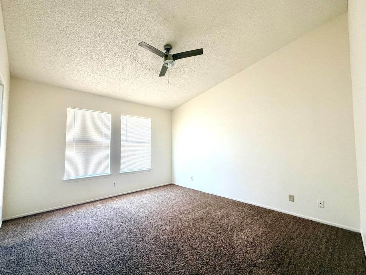 8449 Viburnum Ave - Photo 5 of 11