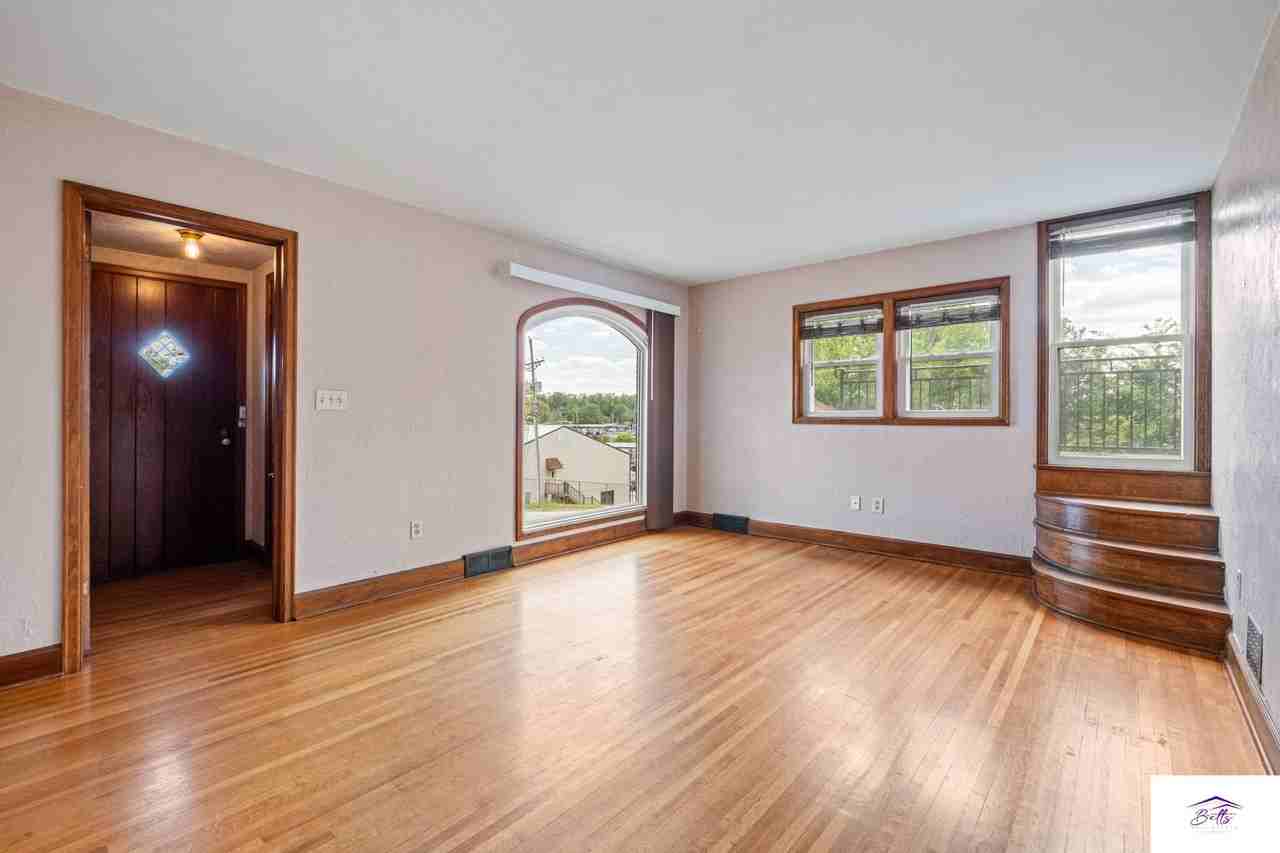 8512 Wirt St - Photo 2 of 15