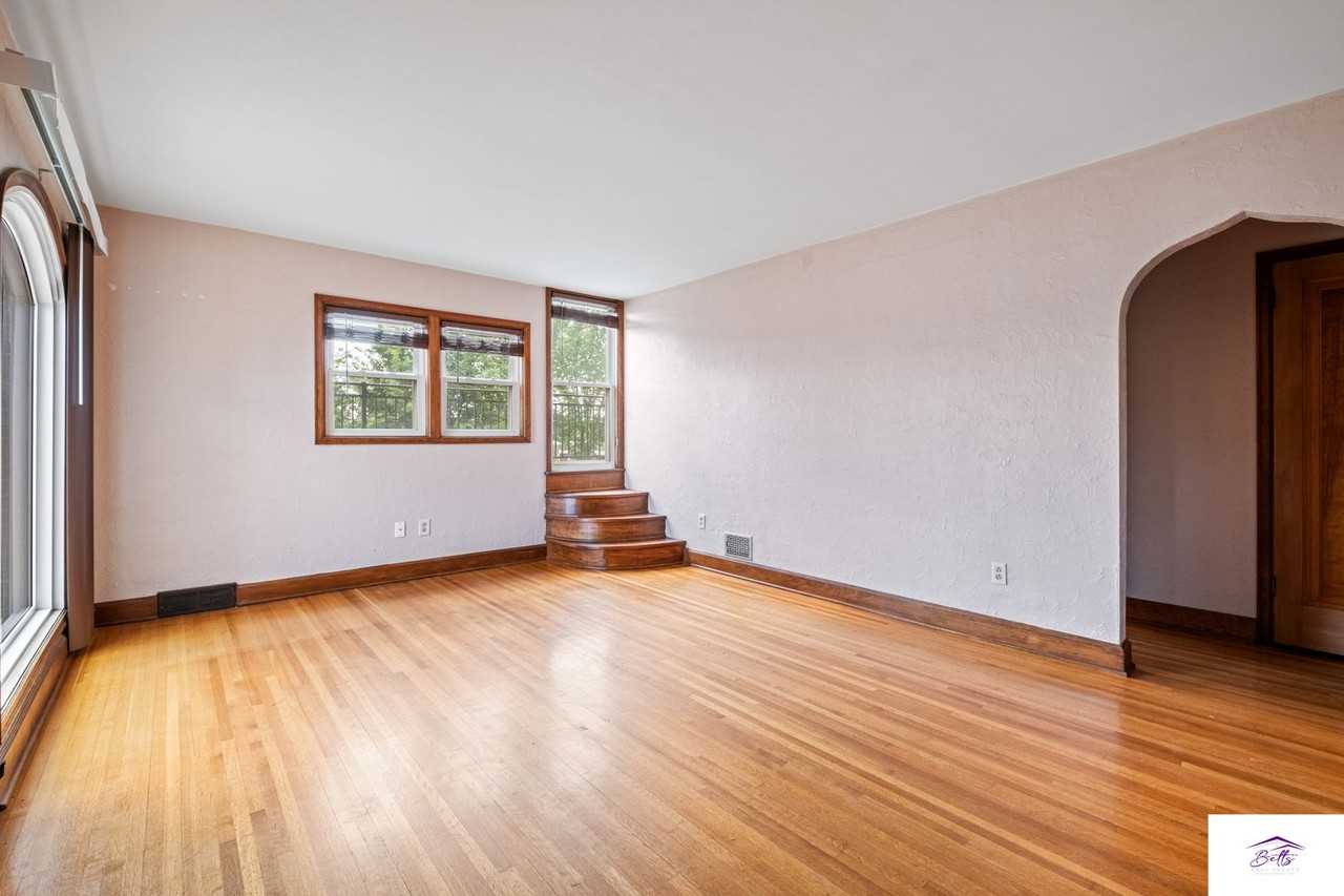 8512 Wirt St - Photo 3 of 15