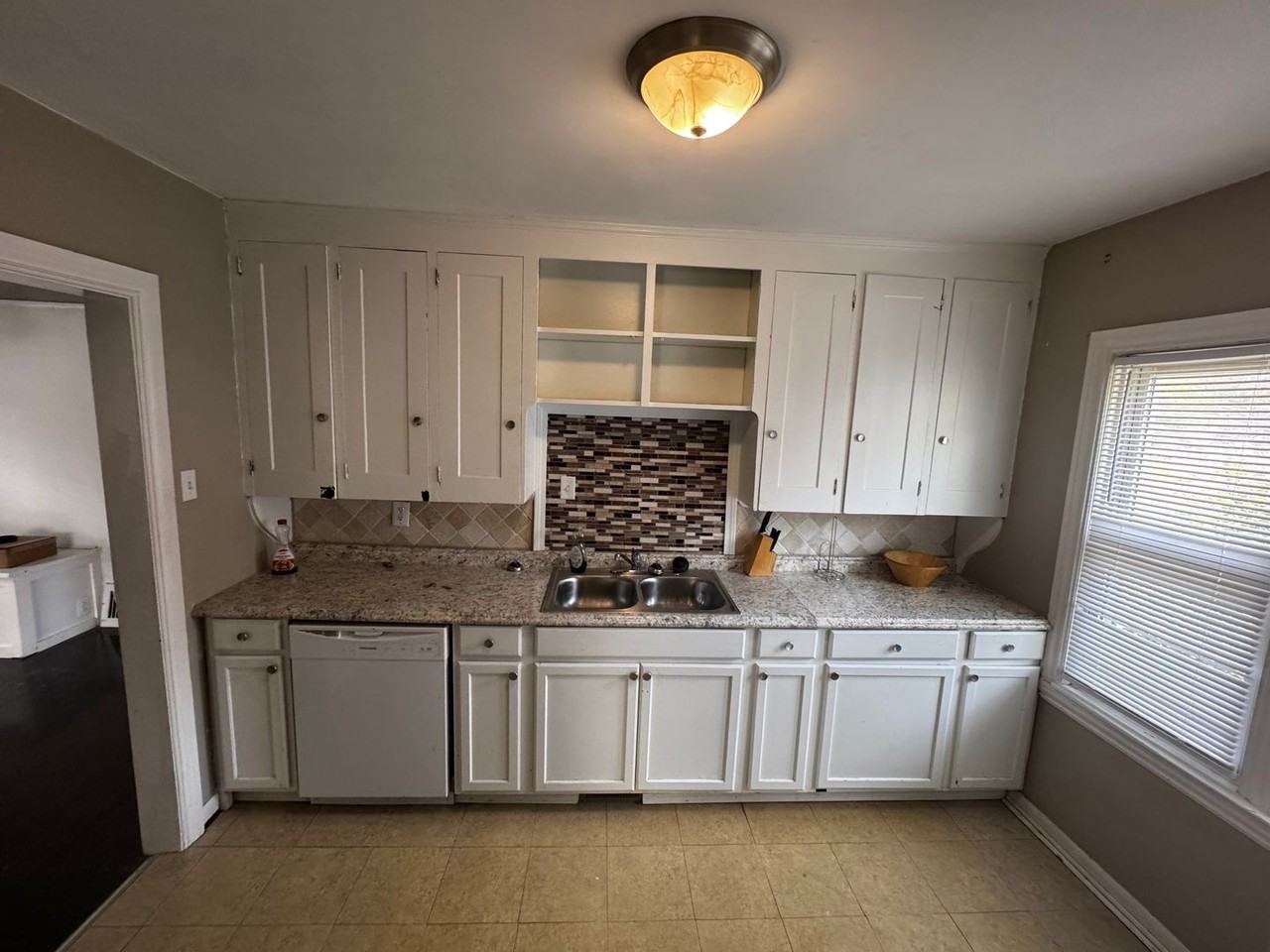 1007 Gardenia Ave - Photo 3 of 11