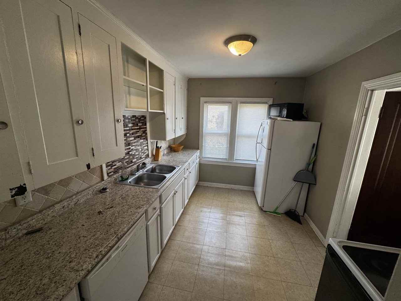 1007 Gardenia Ave - Photo 4 of 11