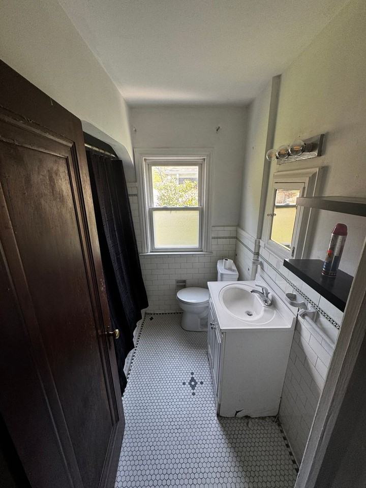 1007 Gardenia Ave - Photo 5 of 11