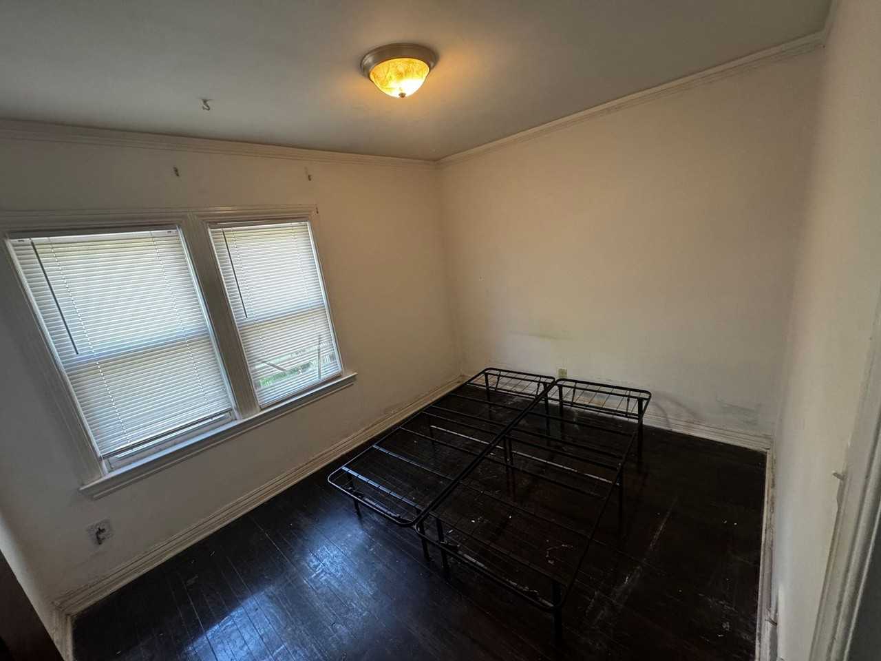 1007 Gardenia Ave - Photo 7 of 11
