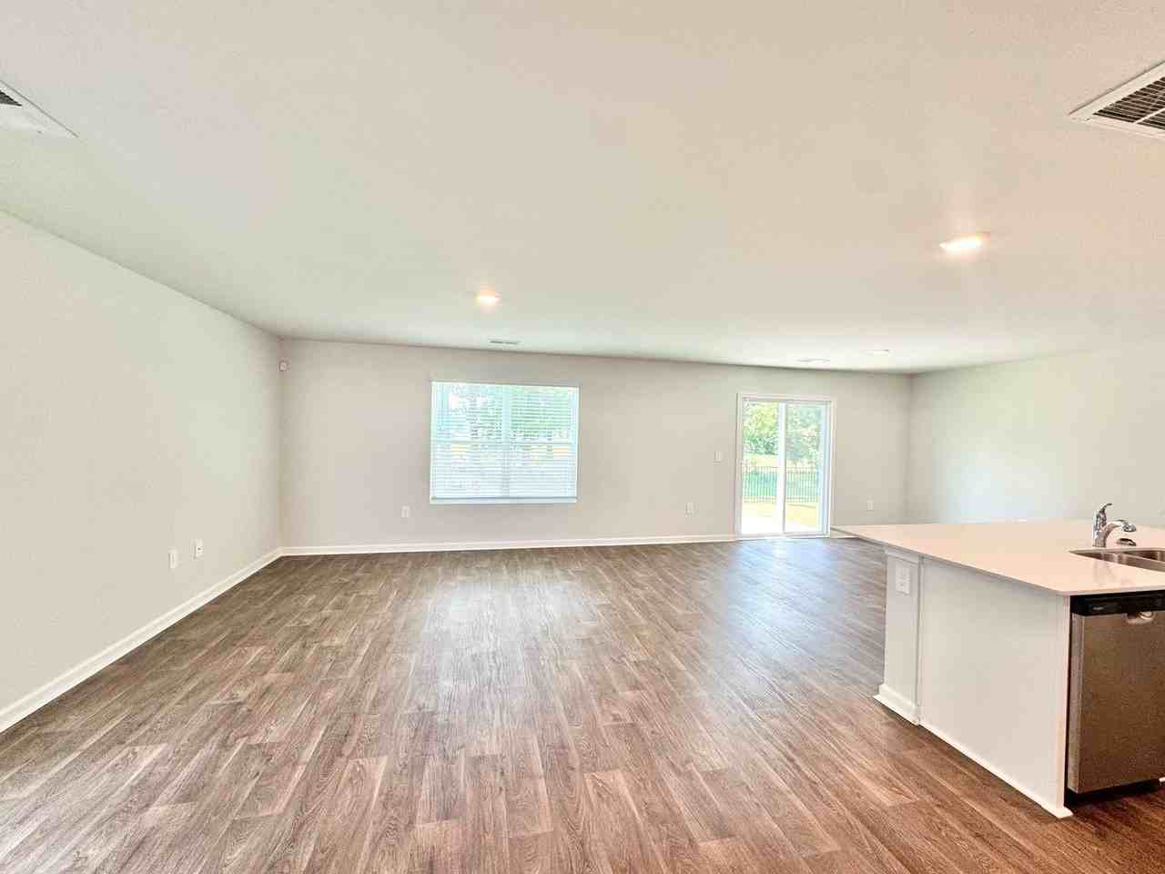 408 Seabreeze Dr - Photo 3 of 23