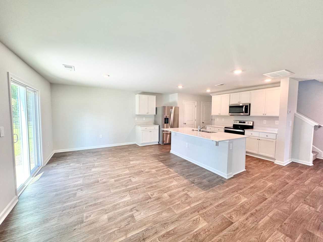 408 Seabreeze Dr - Photo 4 of 23