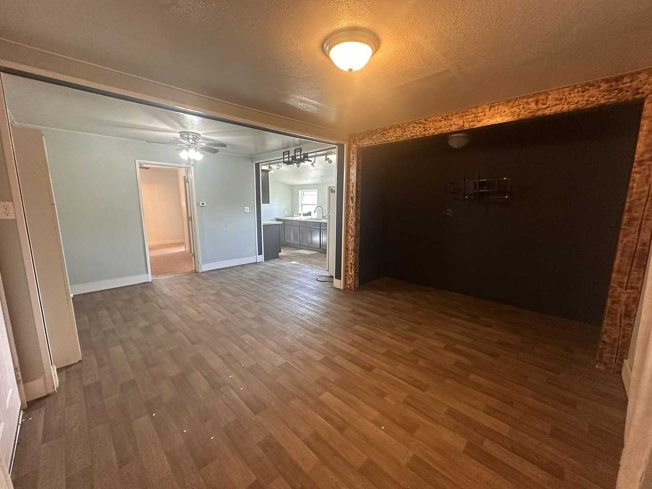 115 Hall St - Photo 3 of 12