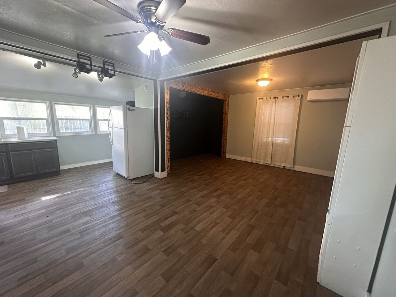 115 Hall St - Photo 4 of 12