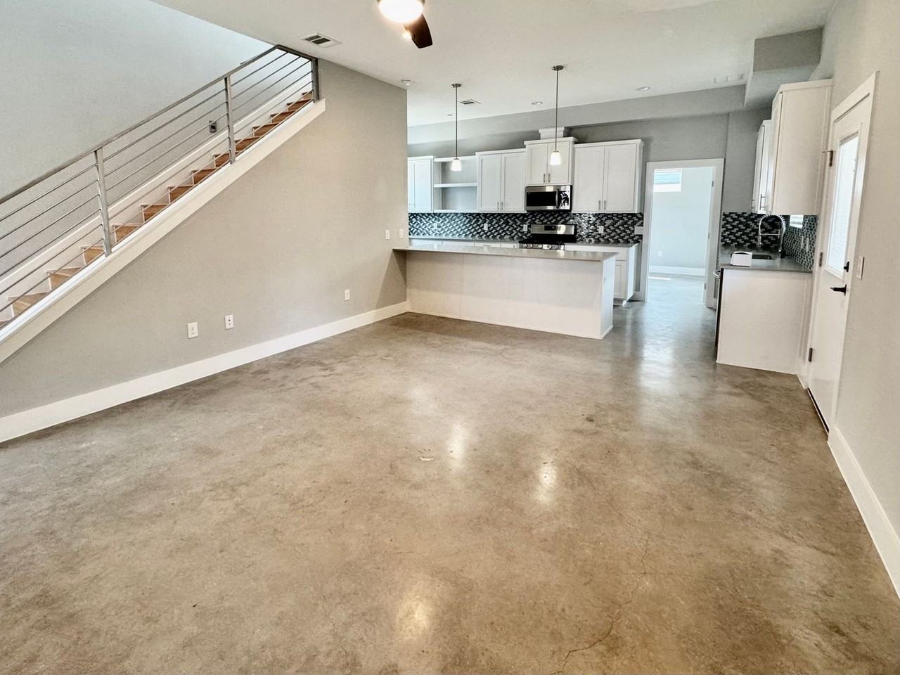 6911 Meador Ave - Photo 3 of 50