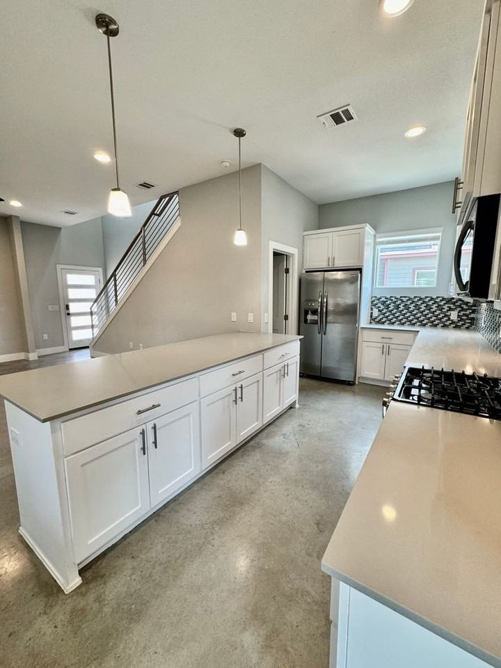6911 Meador Ave - Photo 5 of 50