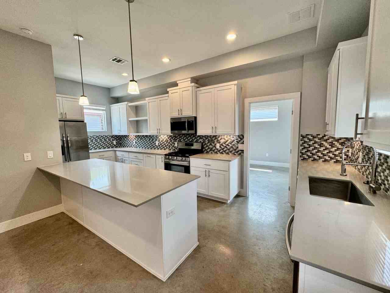 6911 Meador Ave - Photo 7 of 50