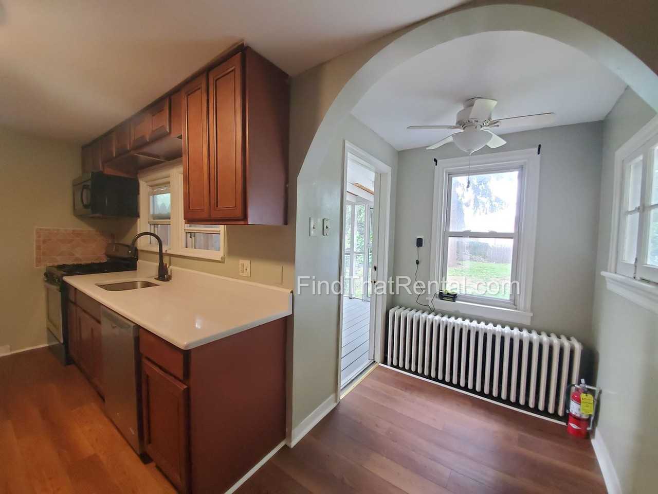 117 W Pomfret St - Photo 6 of 27