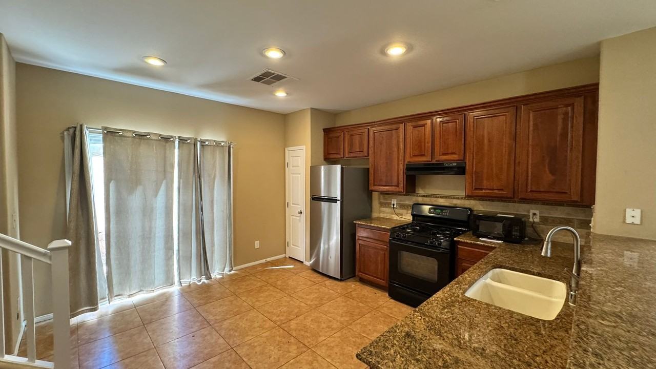917 Blushing Rose Pl - Photo 4 of 20