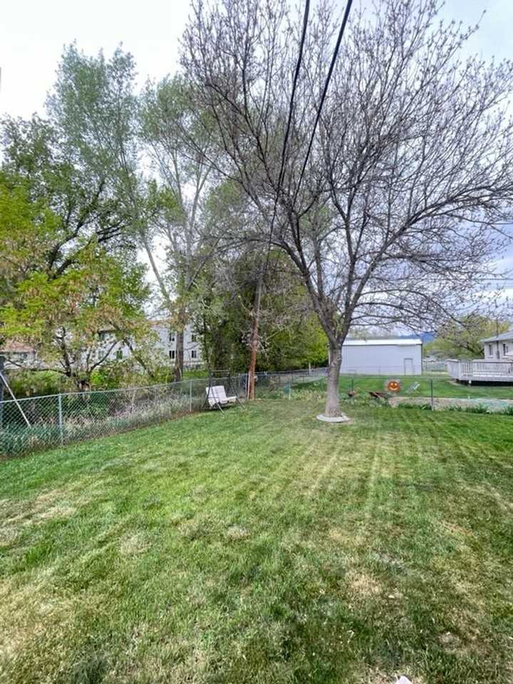 364 E Mill Rd - Photo 3 of 11