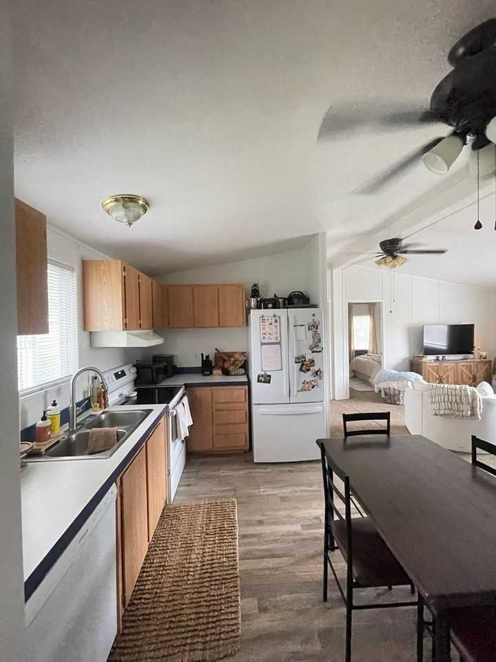 364 E Mill Rd - Photo 7 of 11