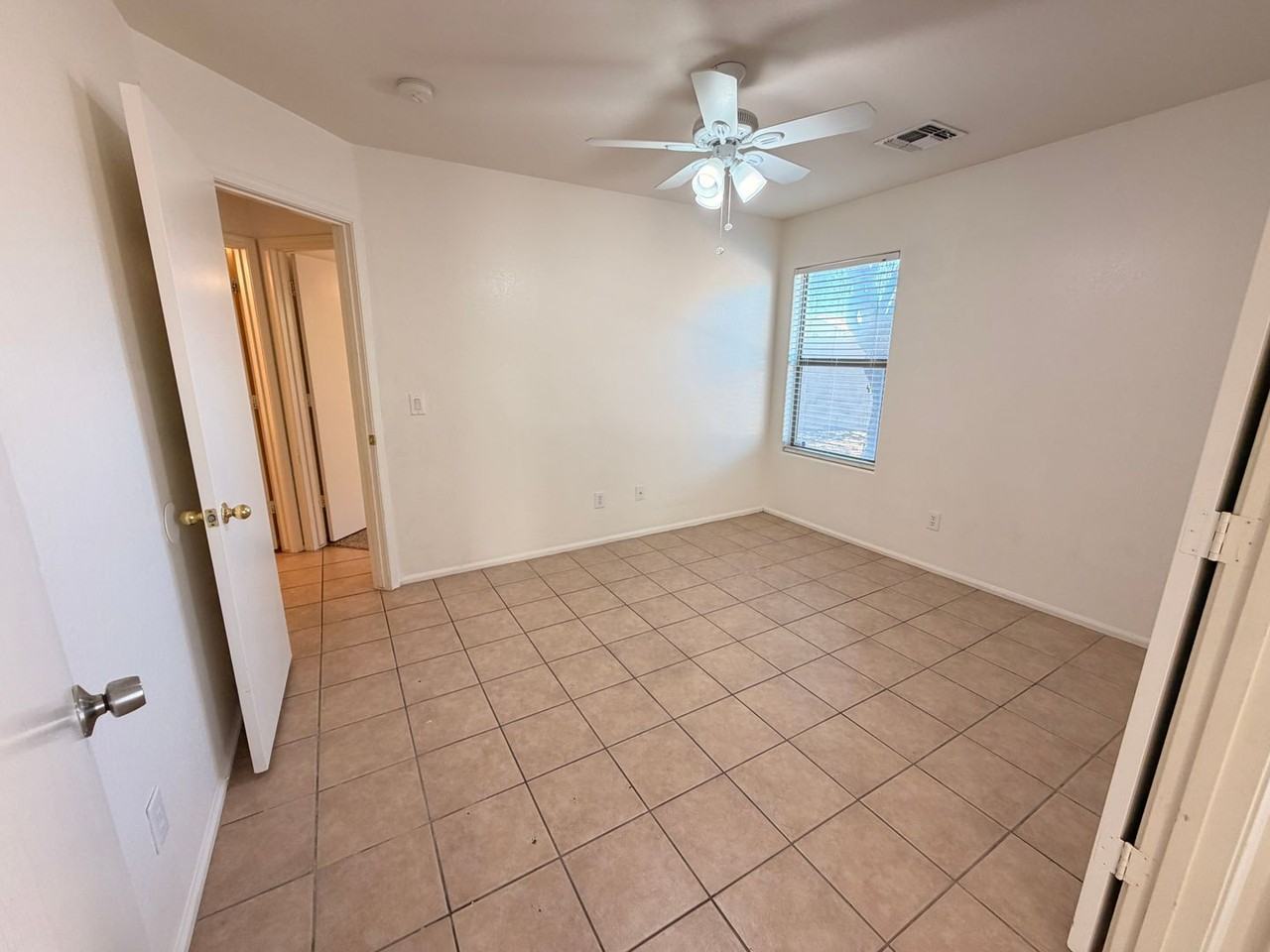 602 N 166th Ln - Photo 7 of 22