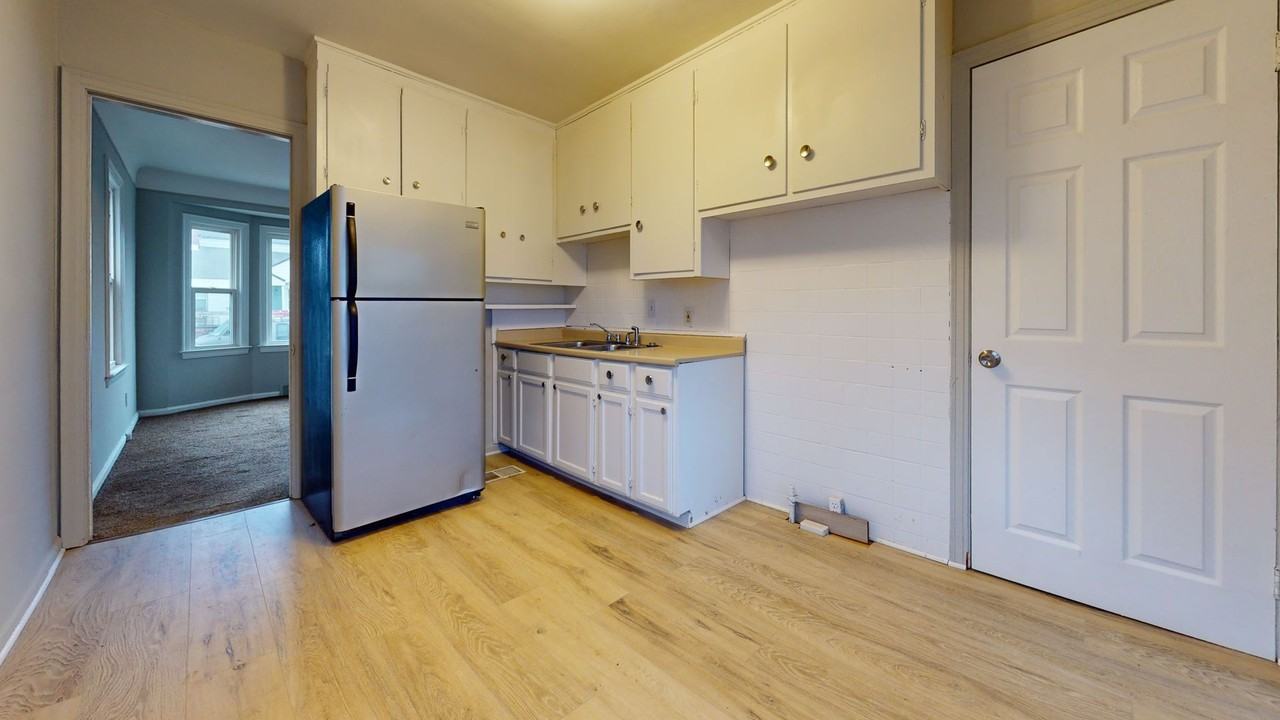 21171 Dexter Blvd - Photo 2 of 10