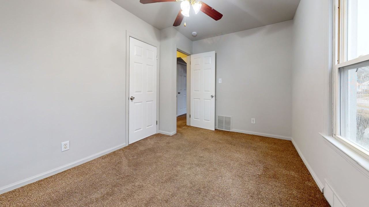 21171 Dexter Blvd - Photo 7 of 10