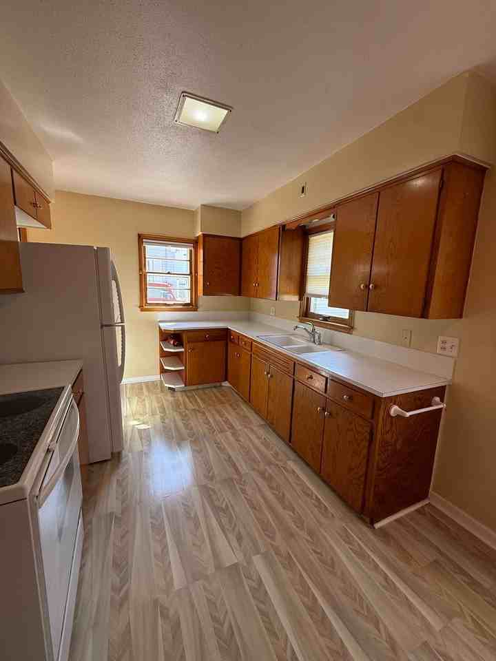 335 10th Ave N - Photo 2 of 11