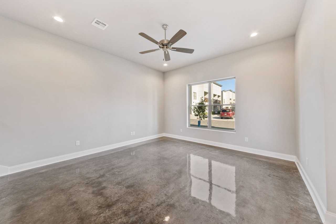 105 Firethorn Dr - Photo 5 of 18