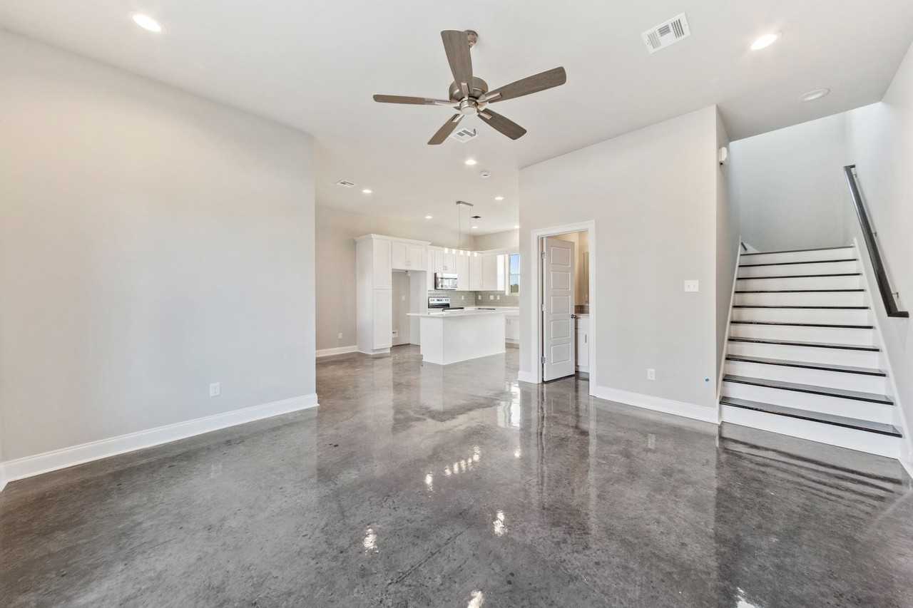 105 Firethorn Dr - Photo 6 of 18