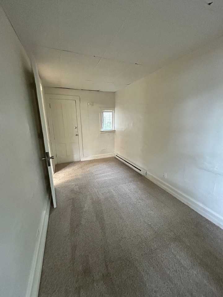 240 E Bowman St - Photo 2 of 15